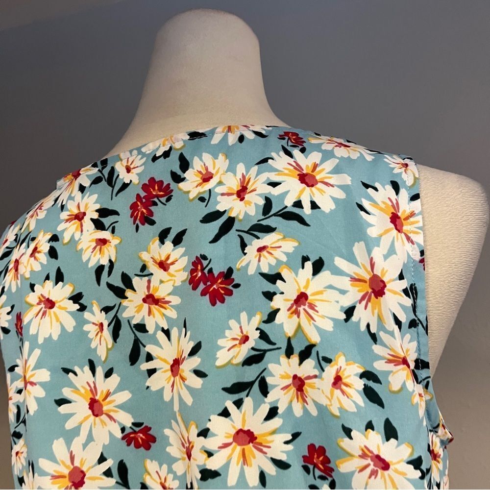 Staccato light floral sleeveless v-neck dress size medium - Picture 7 of 13